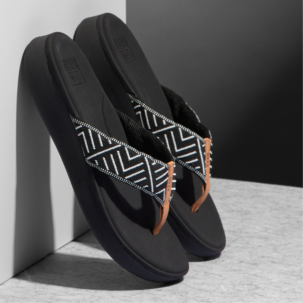 CJ3581_Cloud_Tx_Black_Geo_abovethefold.jpg