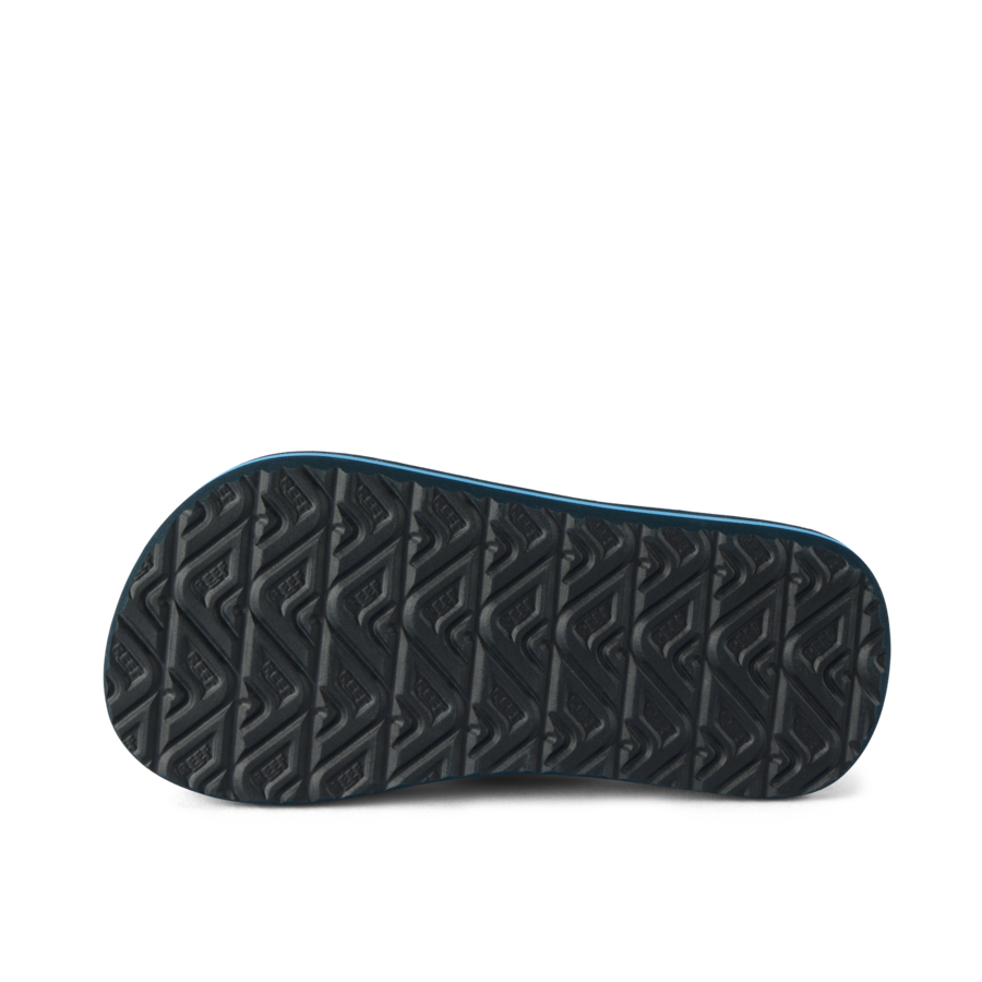 CJ6624_LITTLE_AHI_MULTI_SHARK_O_shadow-900x900-c4cc11b-1.png