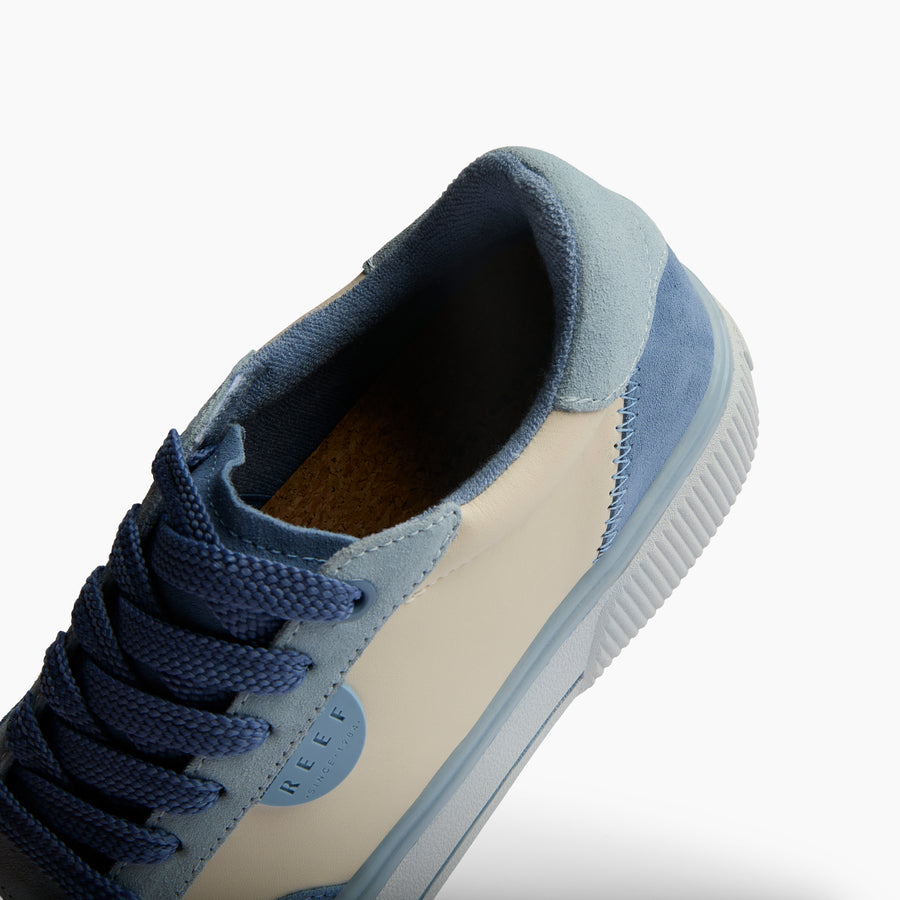 CJ7199_LAYDAYLIFT_BLUEMULTI_DTL2_GREY-900x900-831cf75.jpg