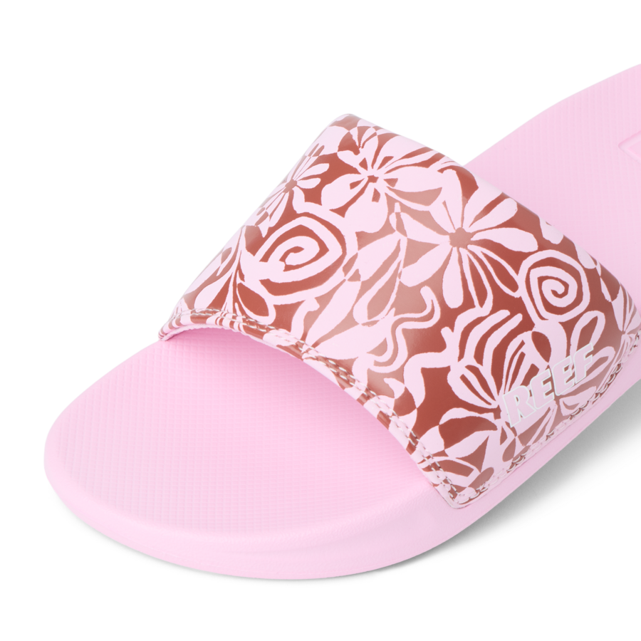 CJ7588_KIDS_ONE_SLIDE_PINK_MODERN_FLORAL_DTL1_SHADOW-900x900-c4cc11b.png