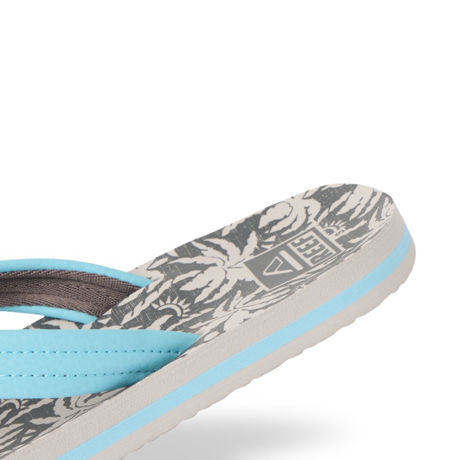 CJ7671_KIDS_AHI_LIGHT_BLUE_PALM_DTL2_SHADOW-900x900-c4cc11b.png