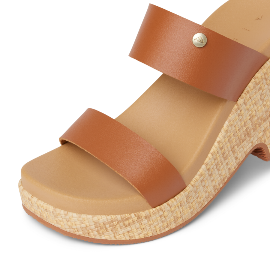 CJ7734_SUNSET_IBIZA_LEATHER_BROWN_DTL1-900x900-c4cc11b-1.png