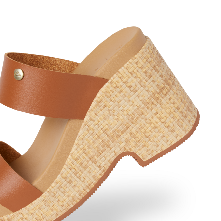 CJ7734_SUNSET_IBIZA_LEATHER_BROWN_DTL2-900x900-c4cc11b.png