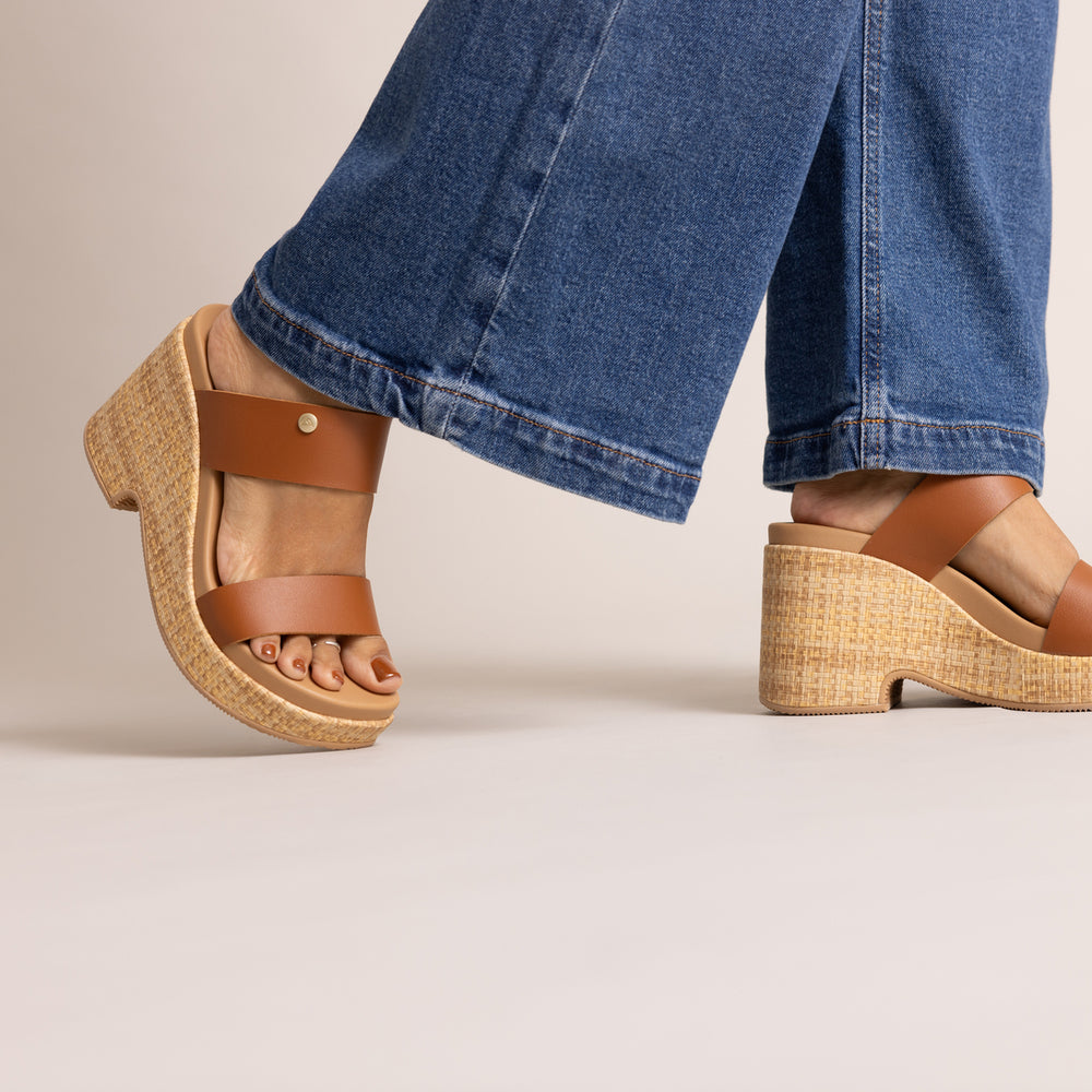 CJ7734_Sunset_Ibiza_Leather_Brown_4585-1830x1220-f5911a7_1_1.jpg