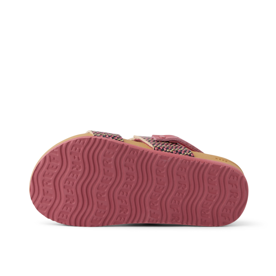 CJ8395_LITTLE_CUSHION_VISTA_RAFFIA_PINK_O_SHADOW-900x900-c4cc11b.png