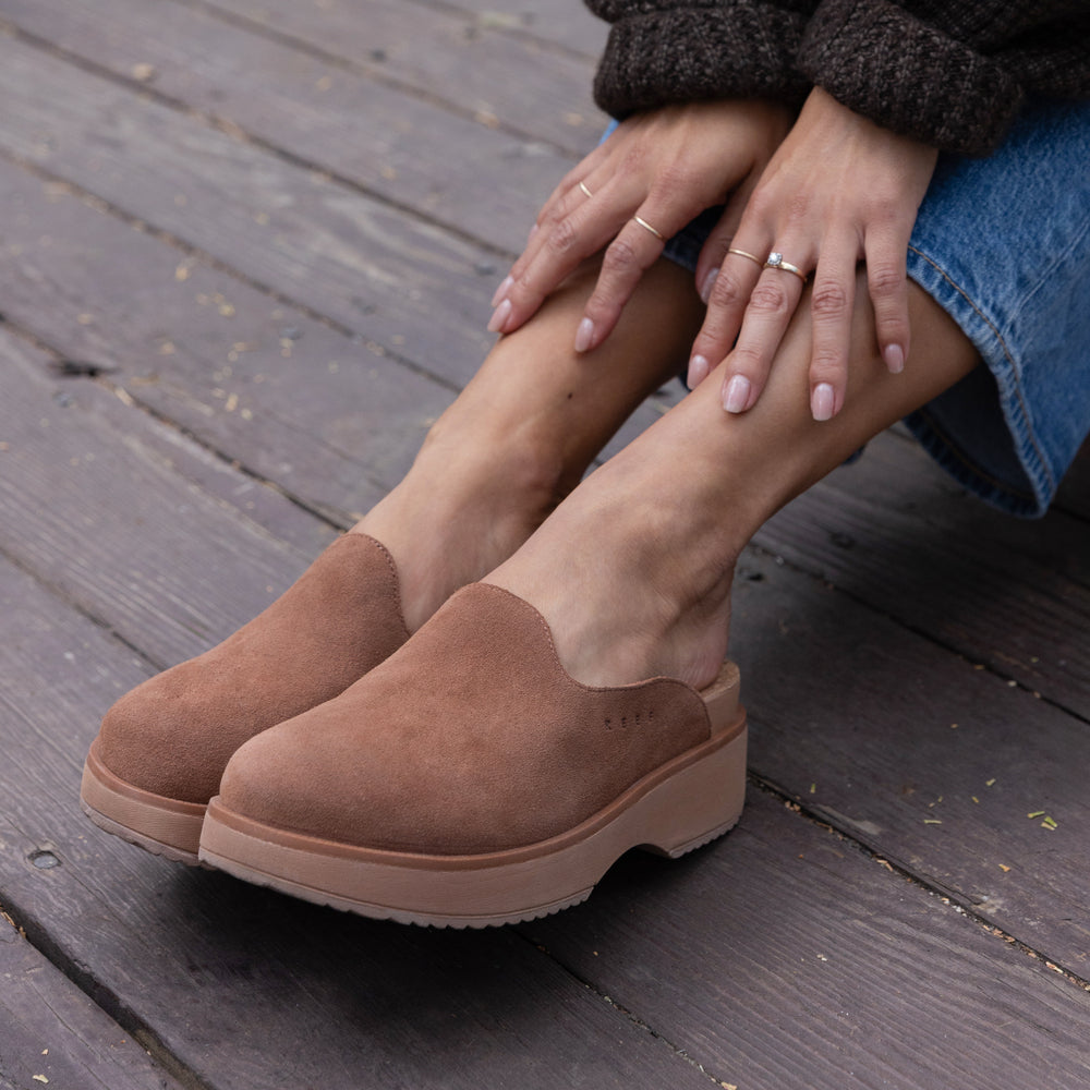 VISTA_SKYE_WALNUT_SUEDE_CJ8747_-_4527-1200x1800-a1b2a97_1.jpg